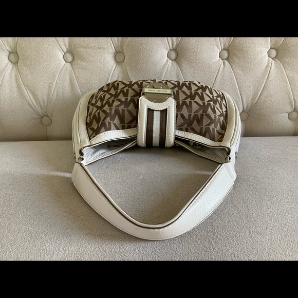 Michael Kors Signature Canvas and Leather Hobo - Picture 3 of 12